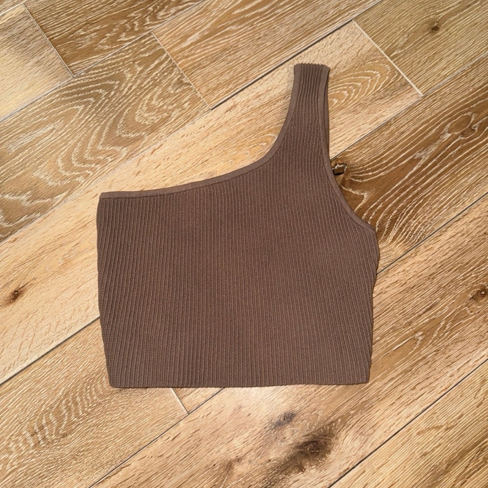 Aritzia Babaton sculp knit one shoulder tank crop top tee ribbed